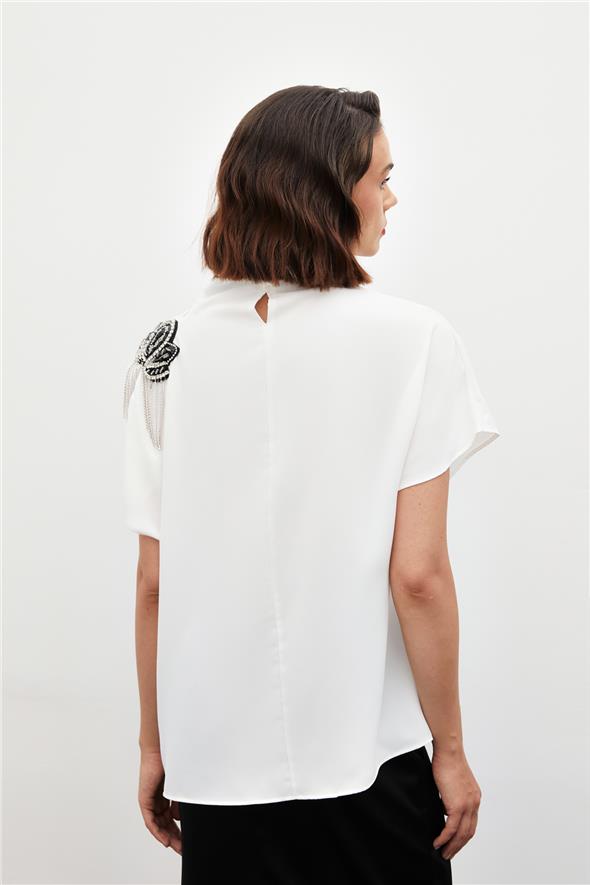 Tek Omuz Aksesuarlı Salaş Bluz - EKRU