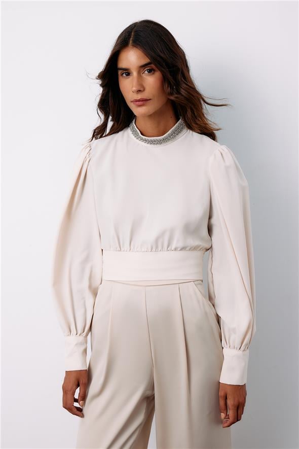 Yaka Aksesuarlı Bluz - Bej