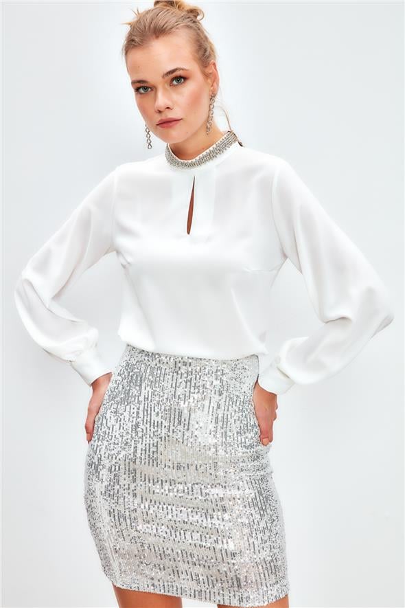 Yaka Aksesuarlı Bluz - Ekru