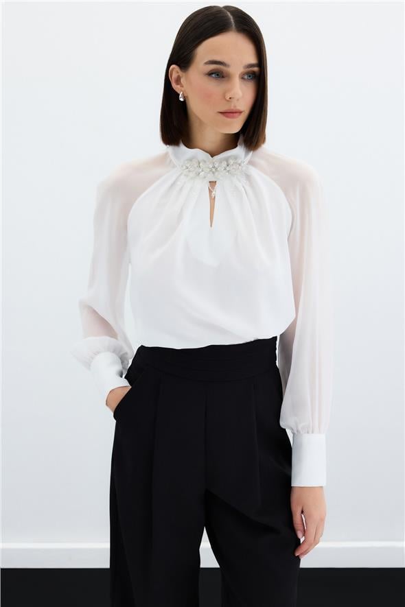 Yaka Aksesuarlı Bluz - Ekru