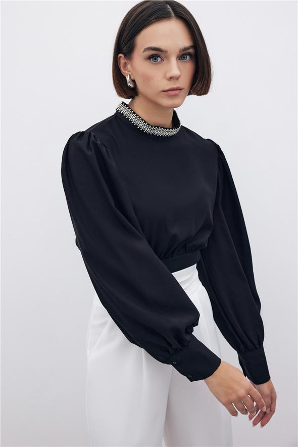 Yaka Aksesuarlı Bluz - Siyah