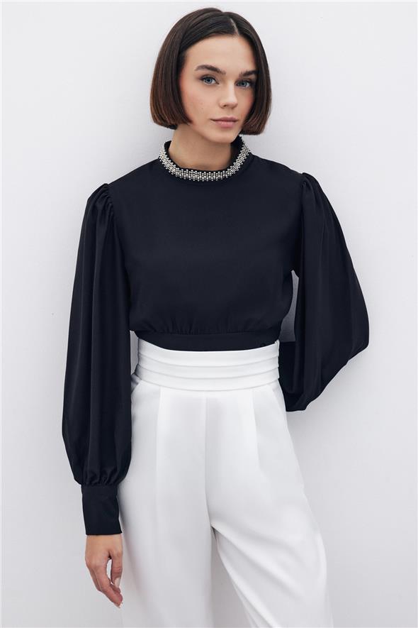Yaka Aksesuarlı Bluz - Siyah
