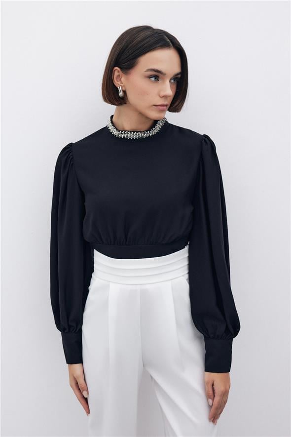 Yaka Aksesuarlı Bluz - Siyah