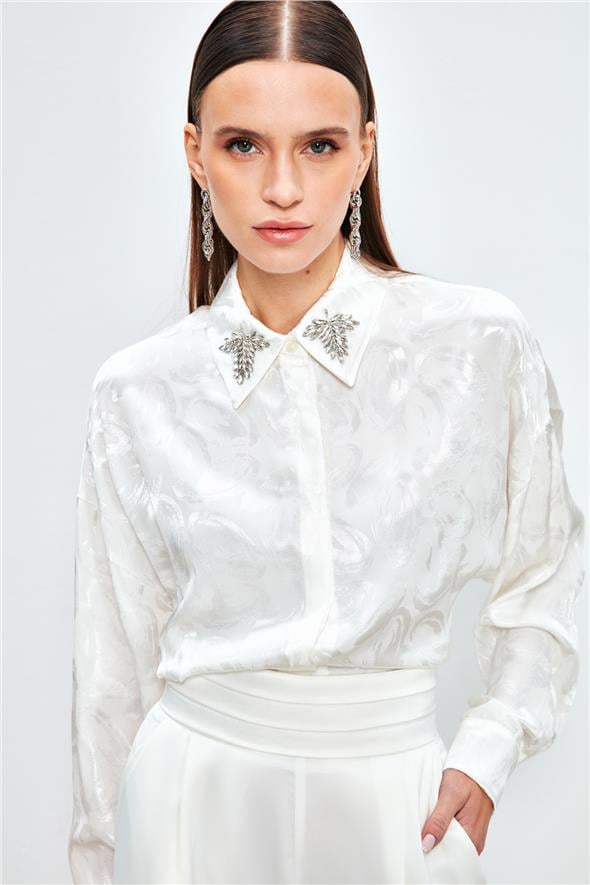Yaka Aksesuarlı Desenli Gömlek - Ekru