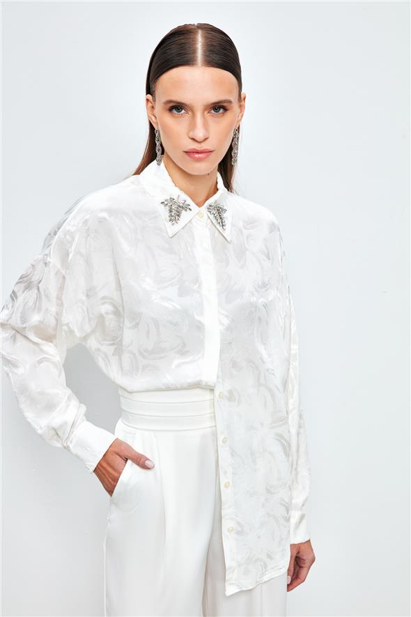Yaka Aksesuarlı Desenli Gömlek - Ekru