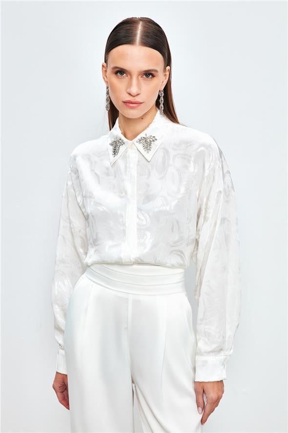 Yaka Aksesuarlı Desenli Gömlek - Ekru