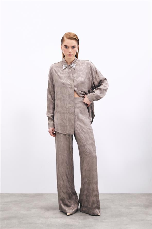 Yaka Aksesuarlı Desenli Gömlek - Vizon