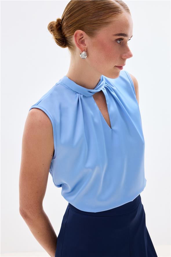 Yaka Detaylı Saten Bluz - BEBE MAVİ