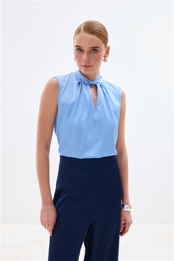 Yaka Detaylı Saten Bluz - BEBE MAVİ