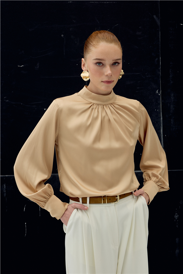 Yaka Detaylı Saten Bluz - Camel