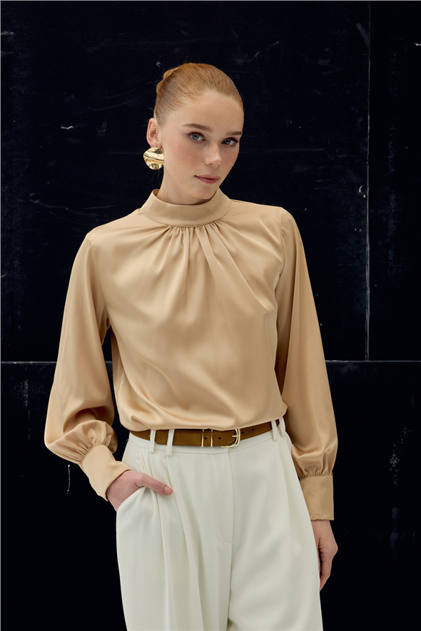 Yaka Detaylı Saten Bluz - Camel