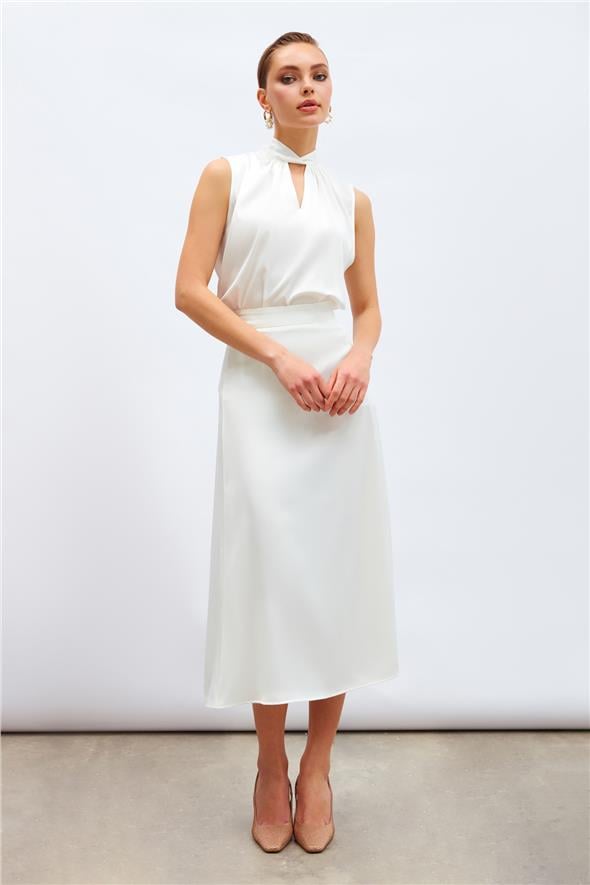 Yaka Detaylı Saten Bluz - EKRU