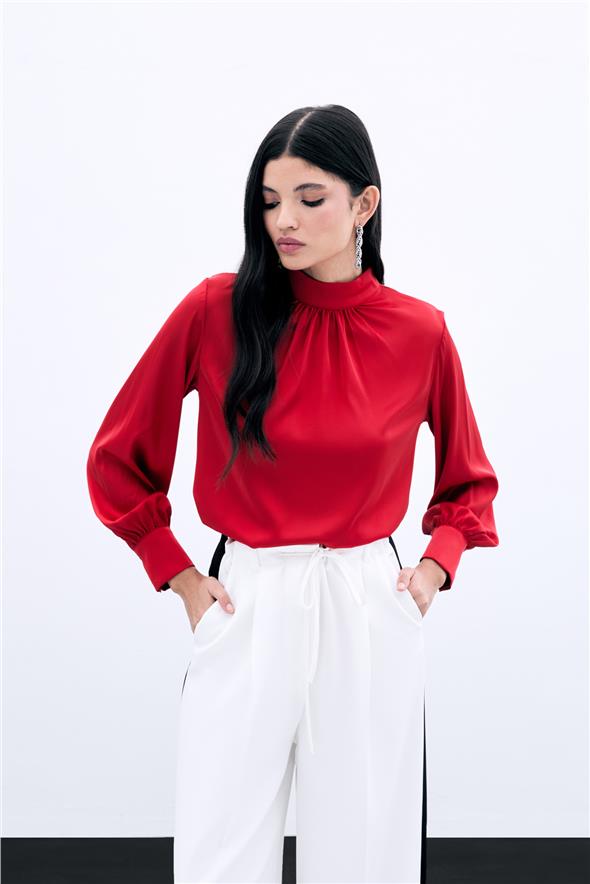 Yaka Detaylı Saten Bluz - Kırmızı