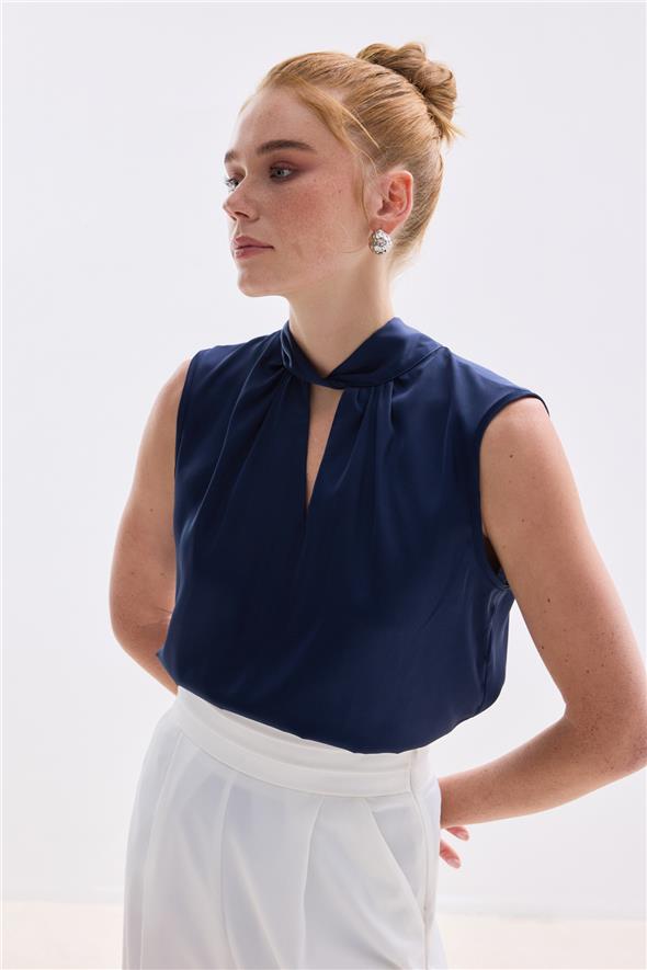 Yaka Detaylı Saten Bluz - Lacivert