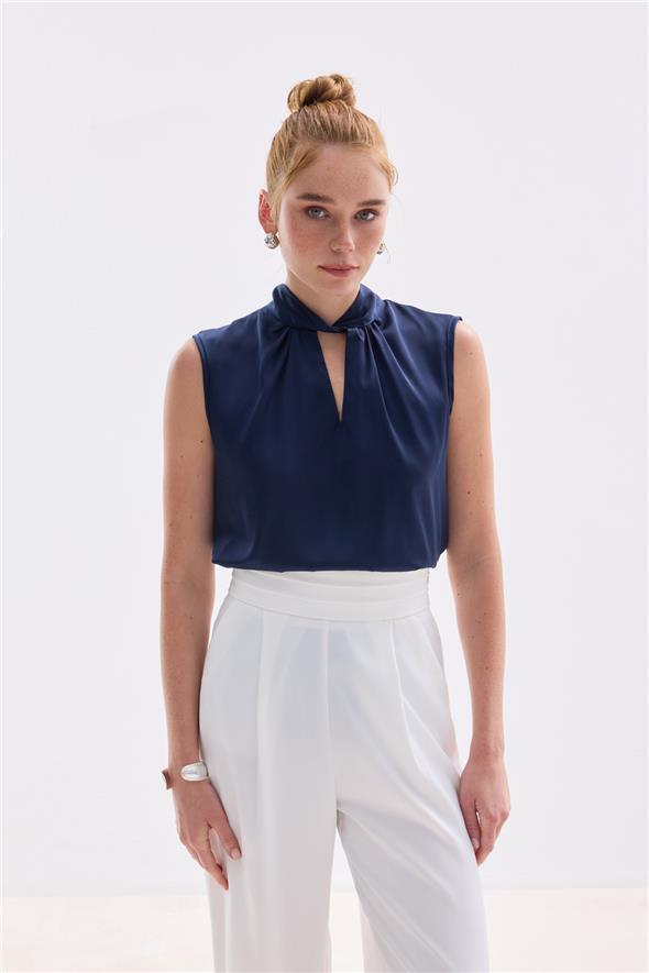 Yaka Detaylı Saten Bluz - Lacivert