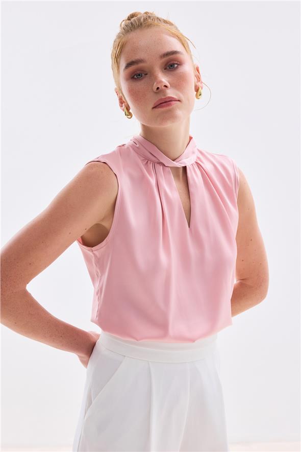 Yaka Detaylı Saten Bluz - Pembe