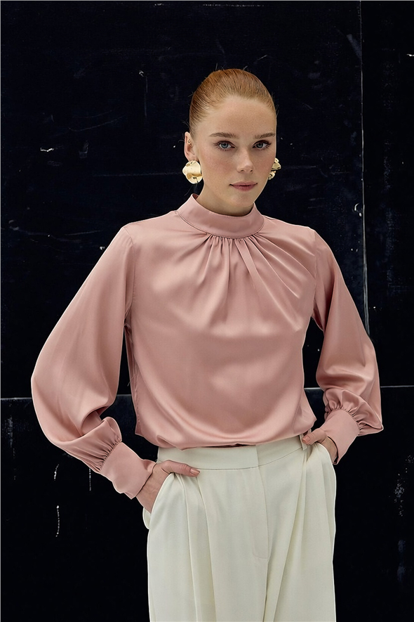 Yaka Detaylı Saten Bluz - Pembe