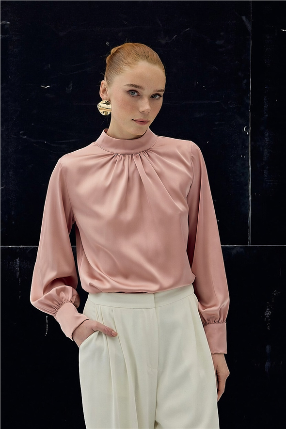 Yaka Detaylı Saten Bluz - Pembe