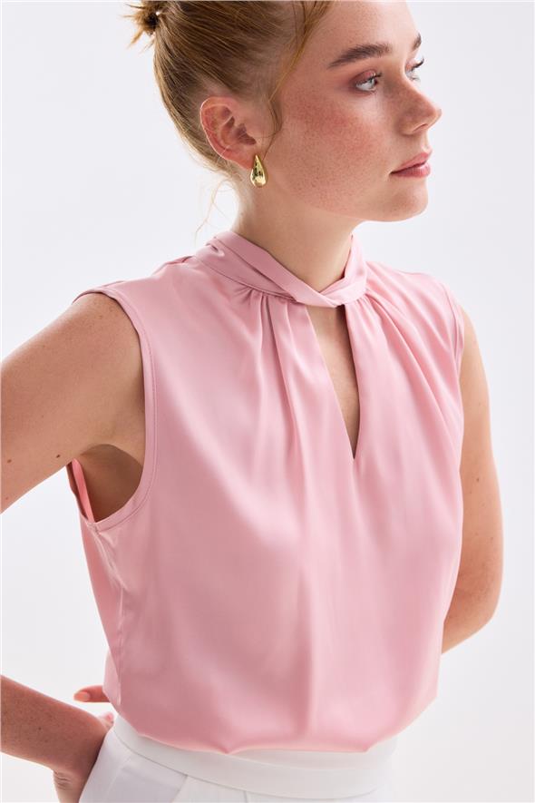 Yaka Detaylı Saten Bluz - Pembe
