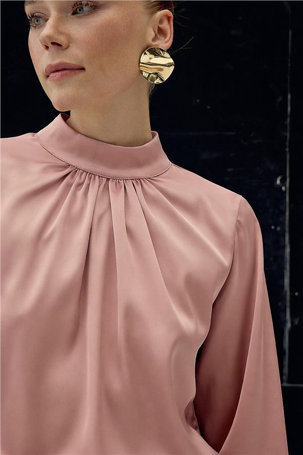 Yaka Detaylı Saten Bluz - Pembe