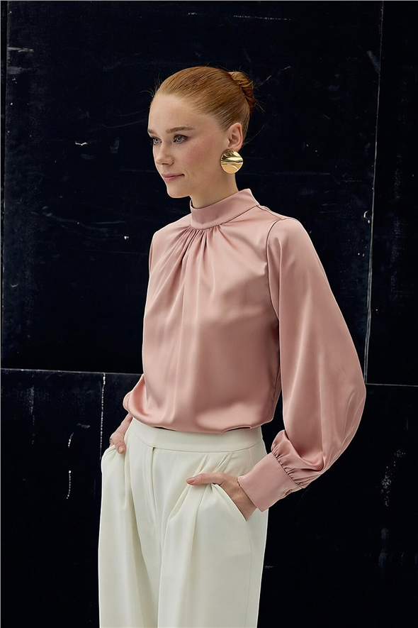 Yaka Detaylı Saten Bluz - Pembe