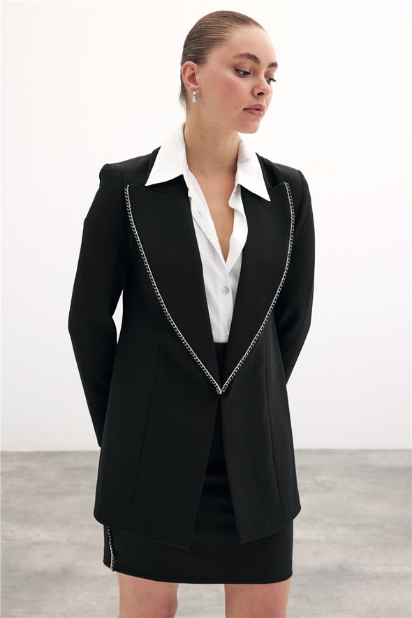 Yaka Parlak Aksesuarlı Uzun Ceket - Siyah