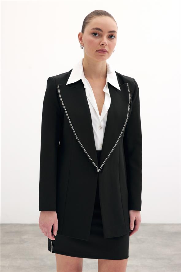 Yaka Parlak Aksesuarlı Uzun Ceket - Siyah