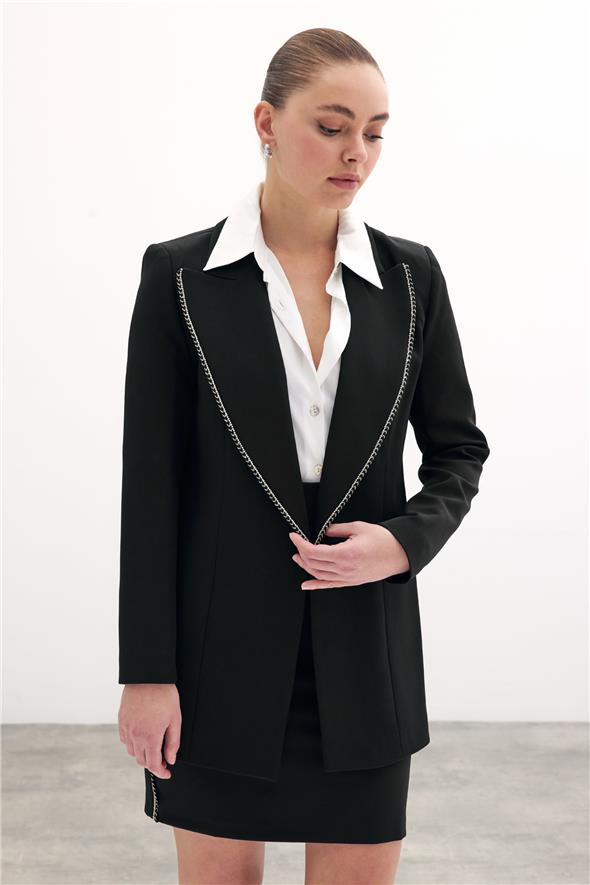 Yaka Parlak Aksesuarlı Uzun Ceket - Siyah