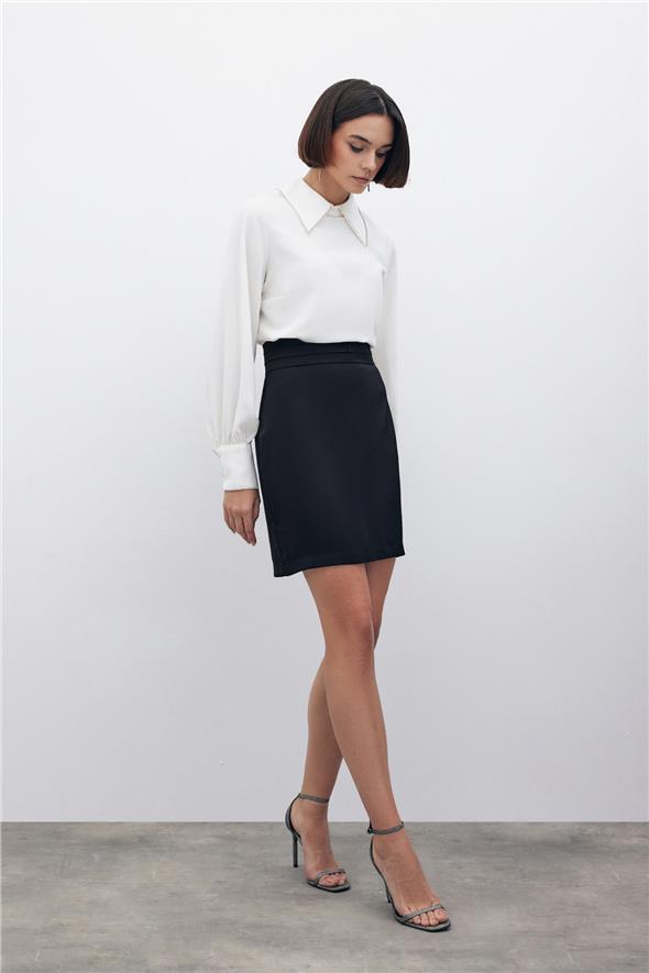 Yakası Parlak Taşlı Bluz - Ekru