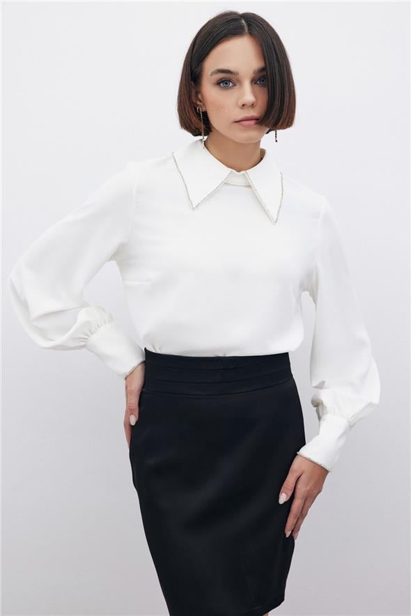 Yakası Parlak Taşlı Bluz - Ekru