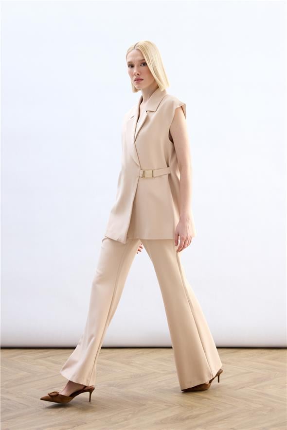 Yan Kemerli Uzun Yelek - Bej