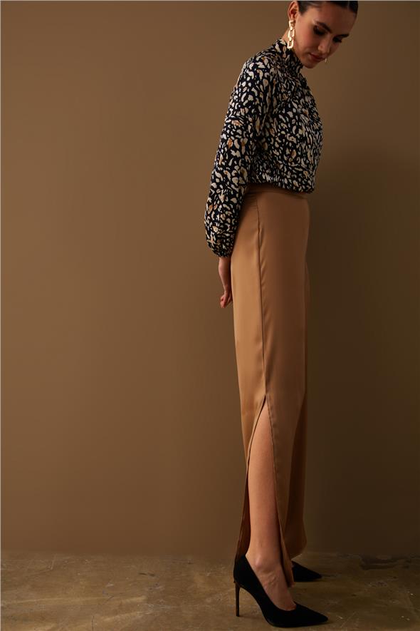 Yırtmaç Detaylı Saten Pantolon - Camel