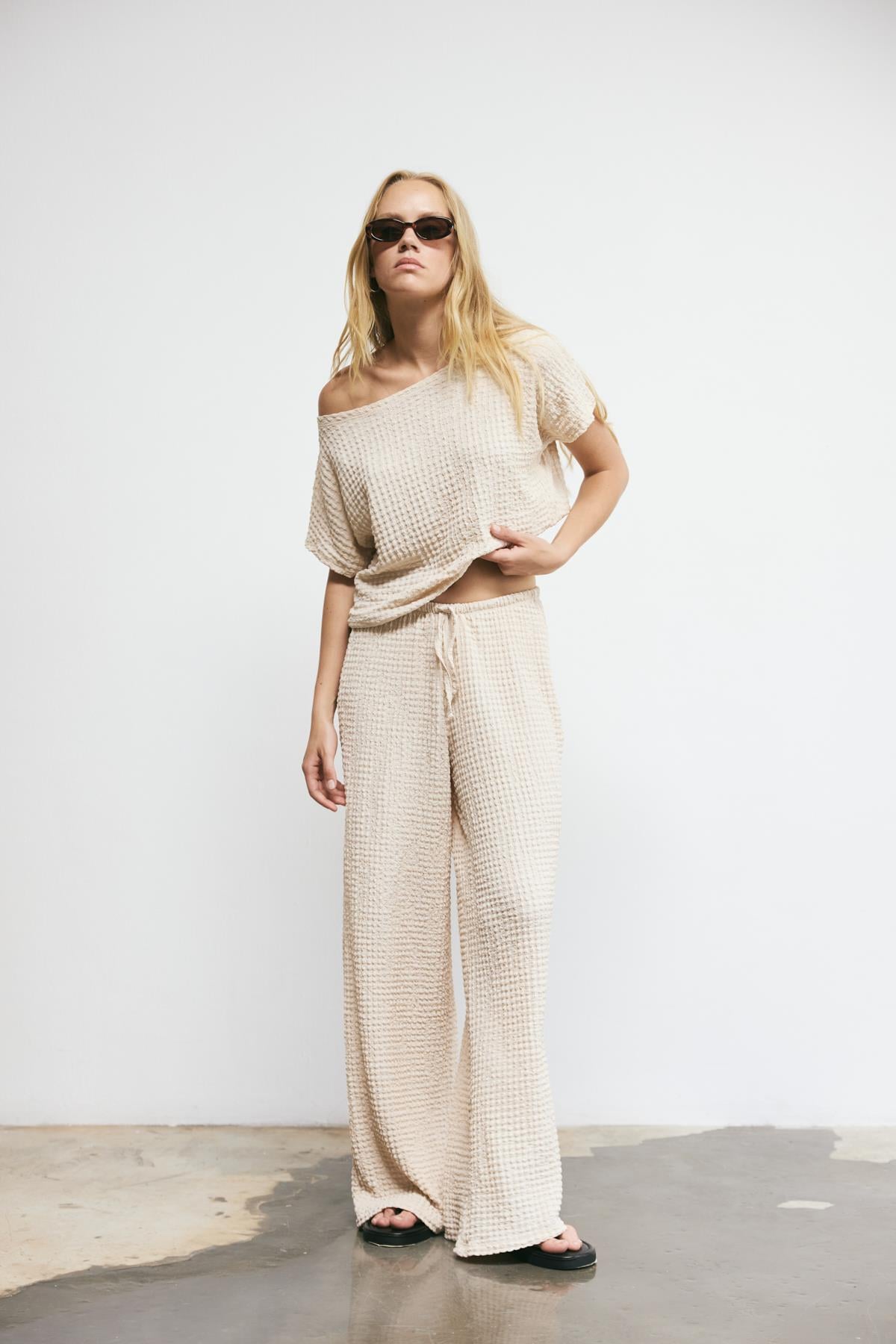 Bej Dokulu Rustik Wide Leg Dökümlü Pantalon