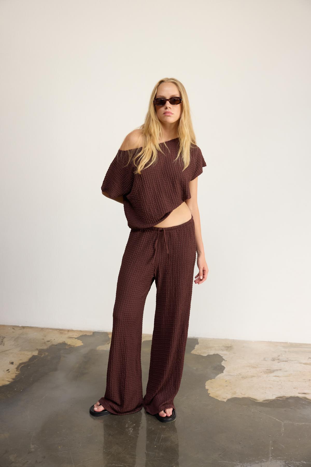 Kahverengi Dokulu Rustik Wide Leg Dökümlü Pantalon