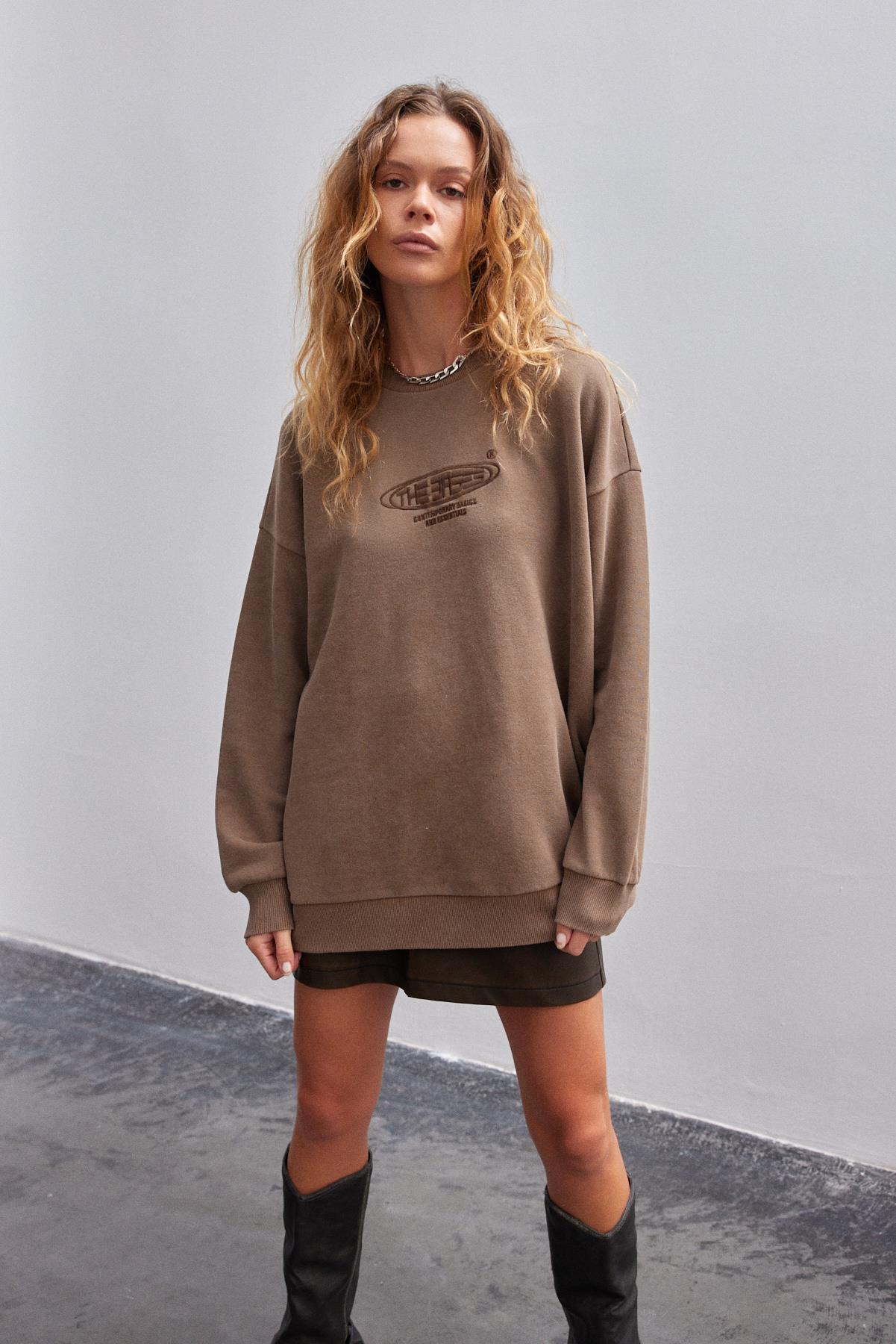 Kahverengi Oversize Soluk Efektli Nakışlı Bisiklet Yaka İçi Polarlı Sweatshirt