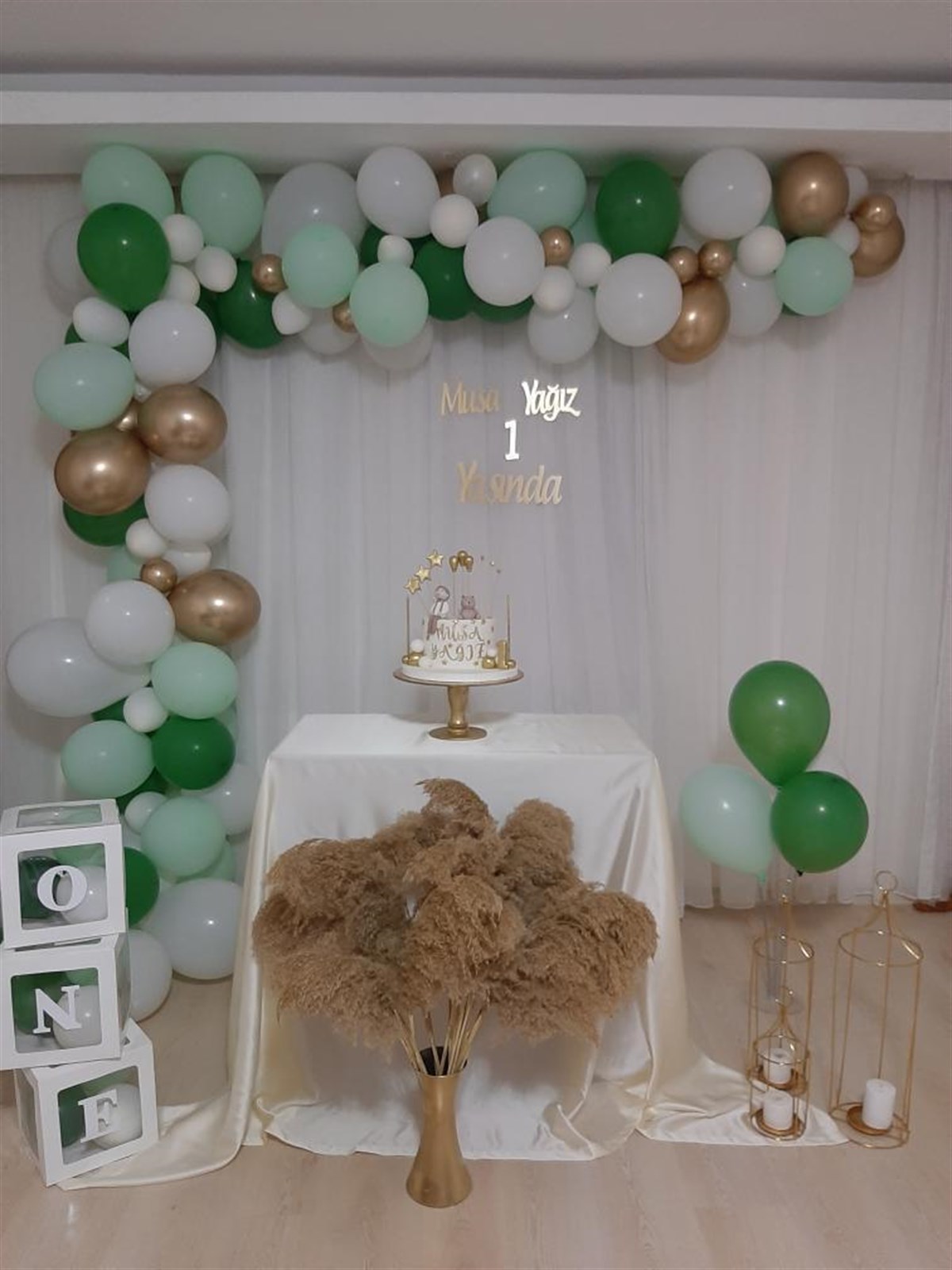 Yeşil ve Gold Renklerde 1 yaş balon seti 