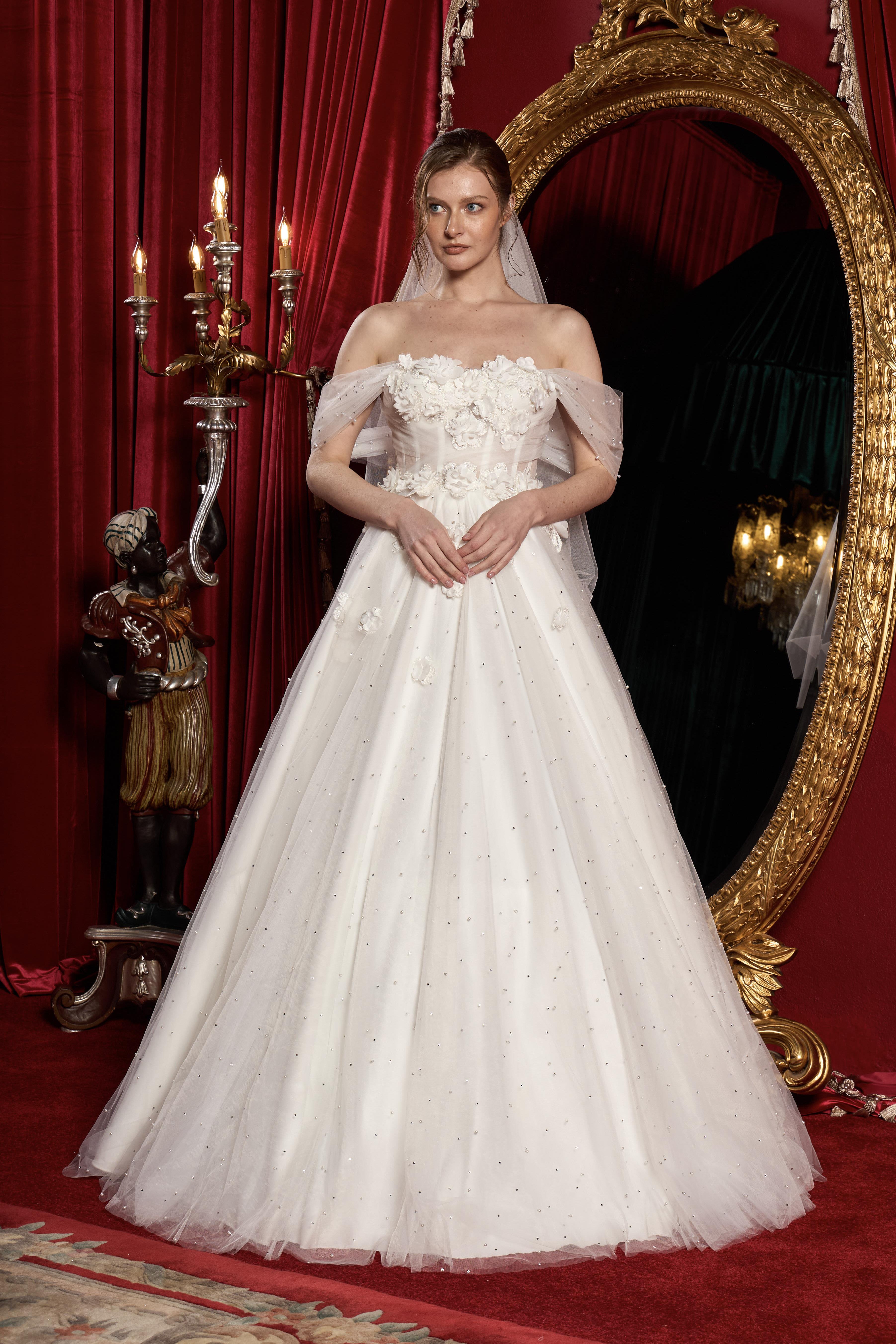Beyaz Işıldayan İncili Taşlı ve Üç Boyutlu Dantel Detaylı Maxi Boy Gelinlik ve Nikah Elbisesi