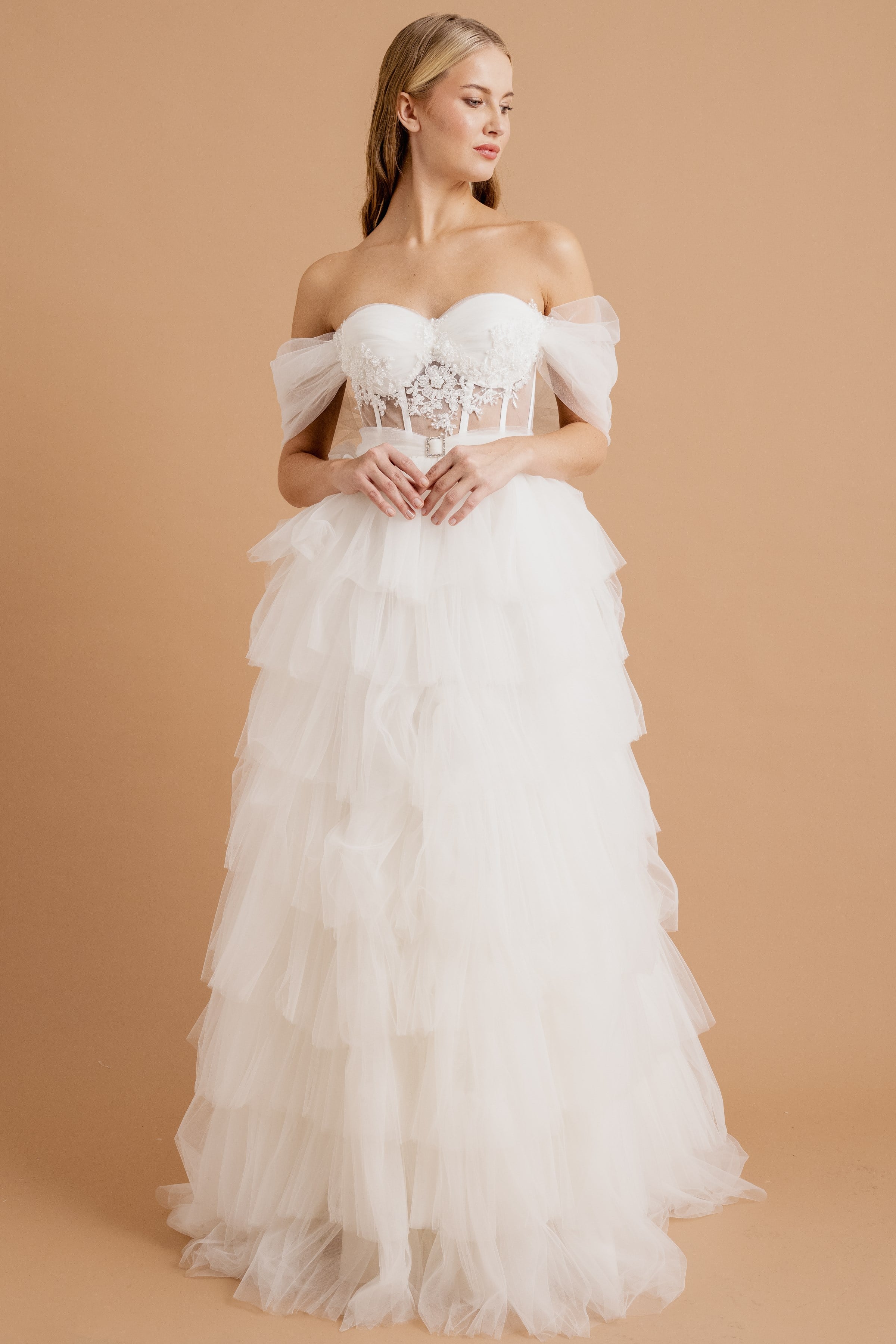 Beyaz İşlemeli Dantel Detaylı Kat Kat Uzun Tül Maxi Abiye ve Nikah Elbisesi