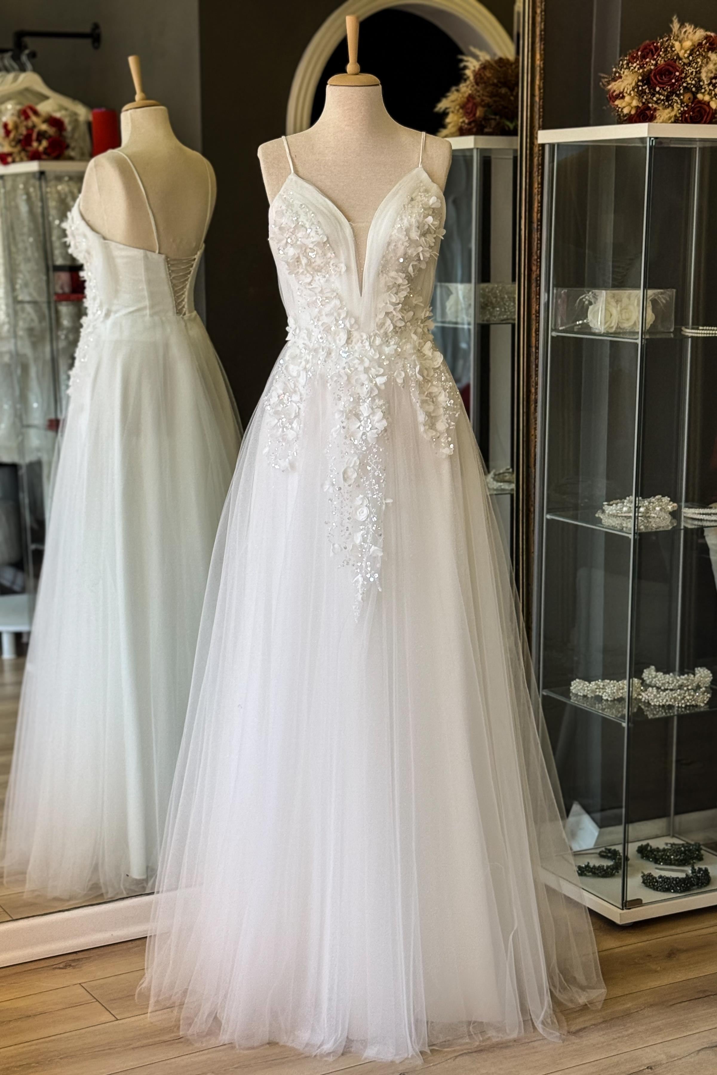 Beyaz Simli Üç Boyutlu Dantel Detaylı Maxi Boy Abiye ve Gece Elbisesi