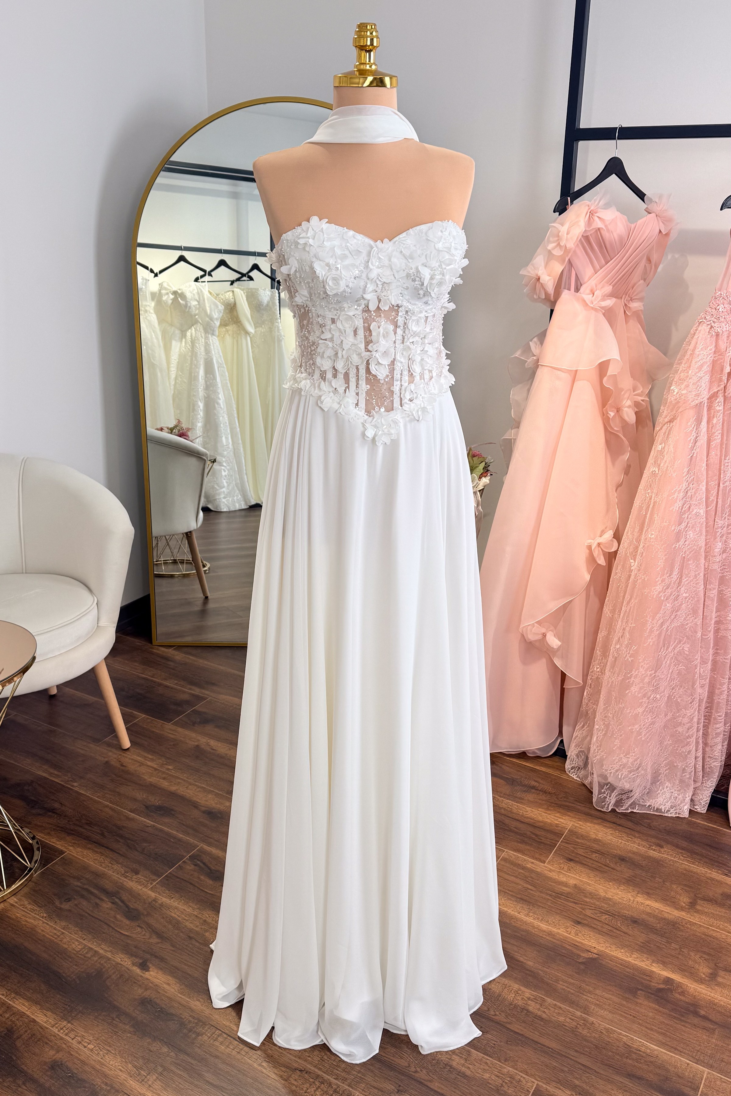 Beyaz Üç Boyutlu Dantel Kaplama Şal Detaylı Şifon Abiye ve Nikah Elbisesi