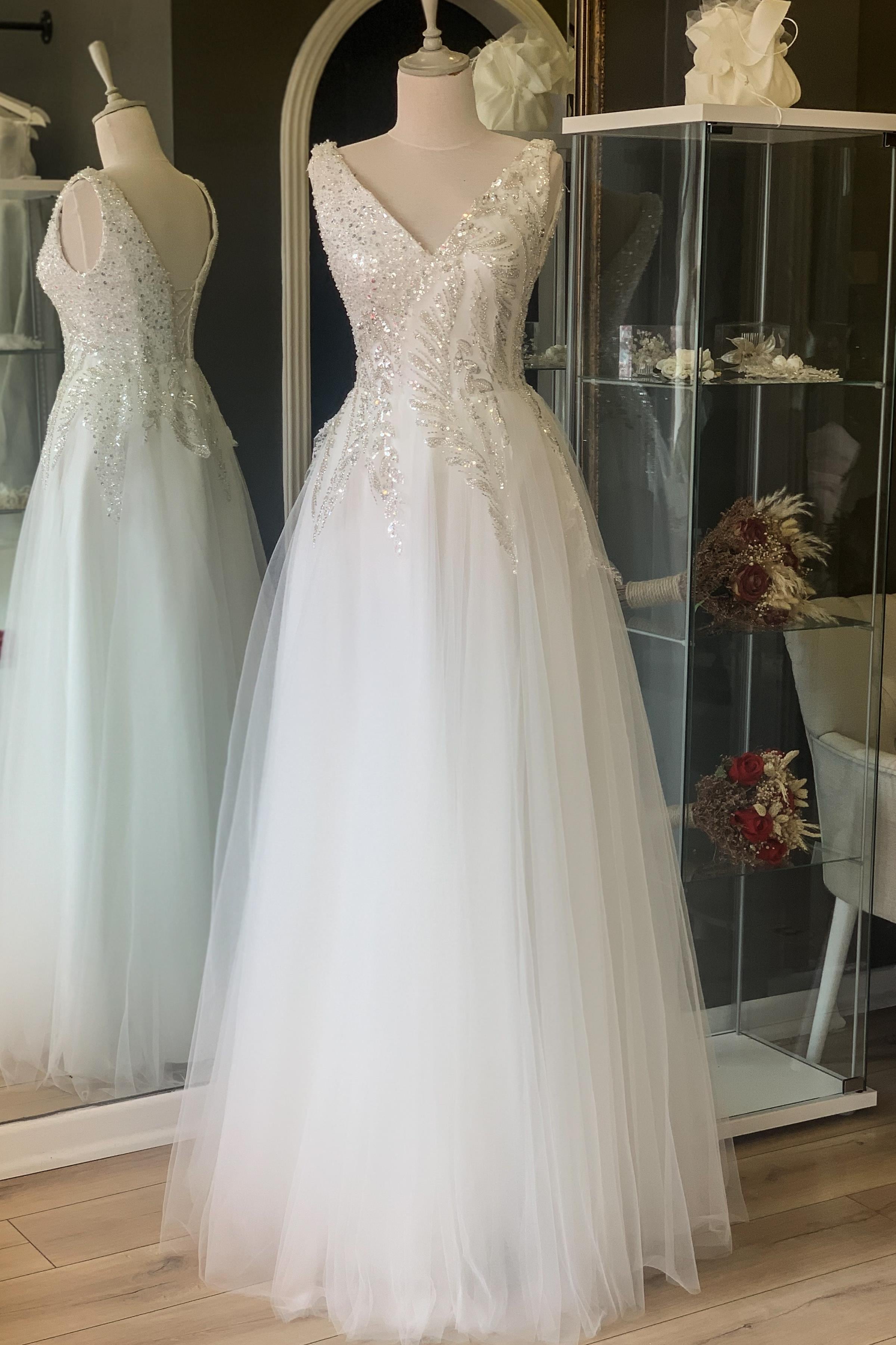 Beyaz V Yaka Dantel Detaylı Maxi Boy Abiye ve Nikah Elbisesi