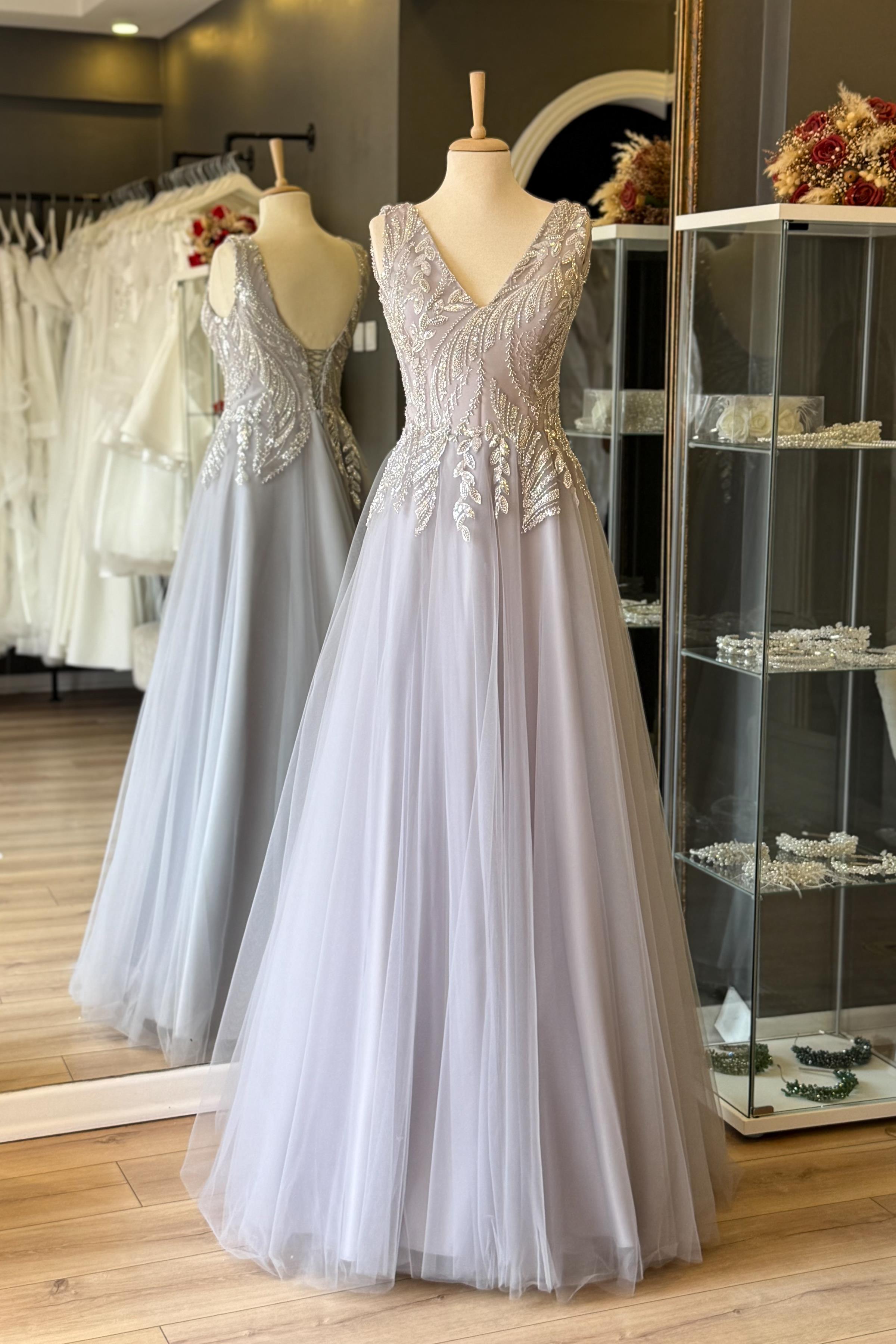 Gri V Yaka Yaprak Desen Dantel Detaylı Maxi Boy Abiye ve Nikah Elbisesi