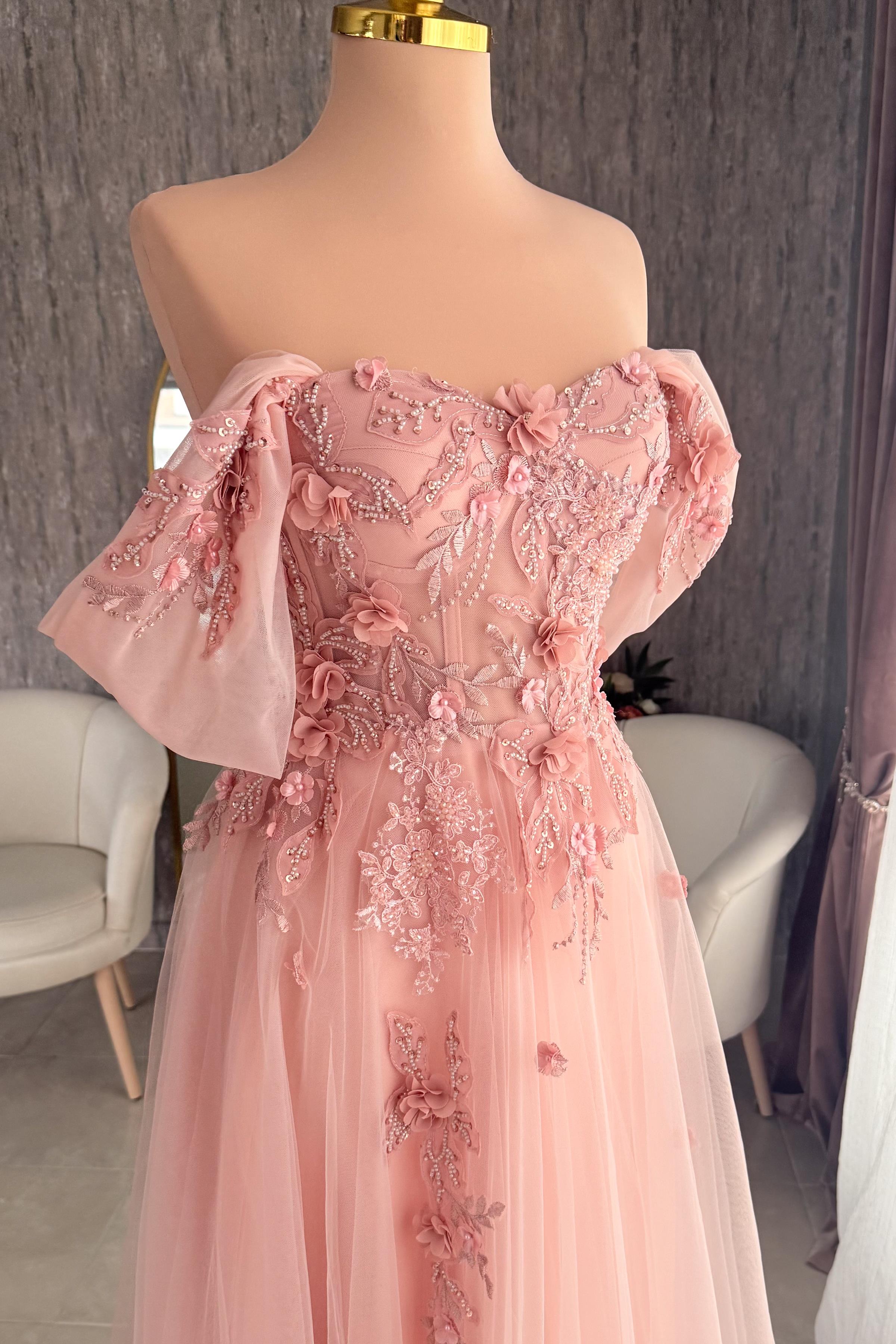 Pudra İşlemeli Dantel ve Üç Boyutlu Dantel Kaplamalı Maxi Abiye ve Gece Elbisesi