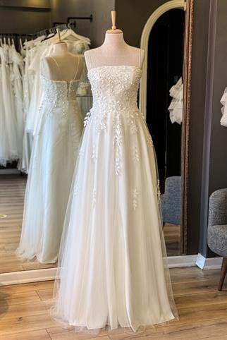 Beyaz Düz Yaka Üç Boyutlu dantel Kaplı Maxi Boy Abiye ve Nikah Elbisesi