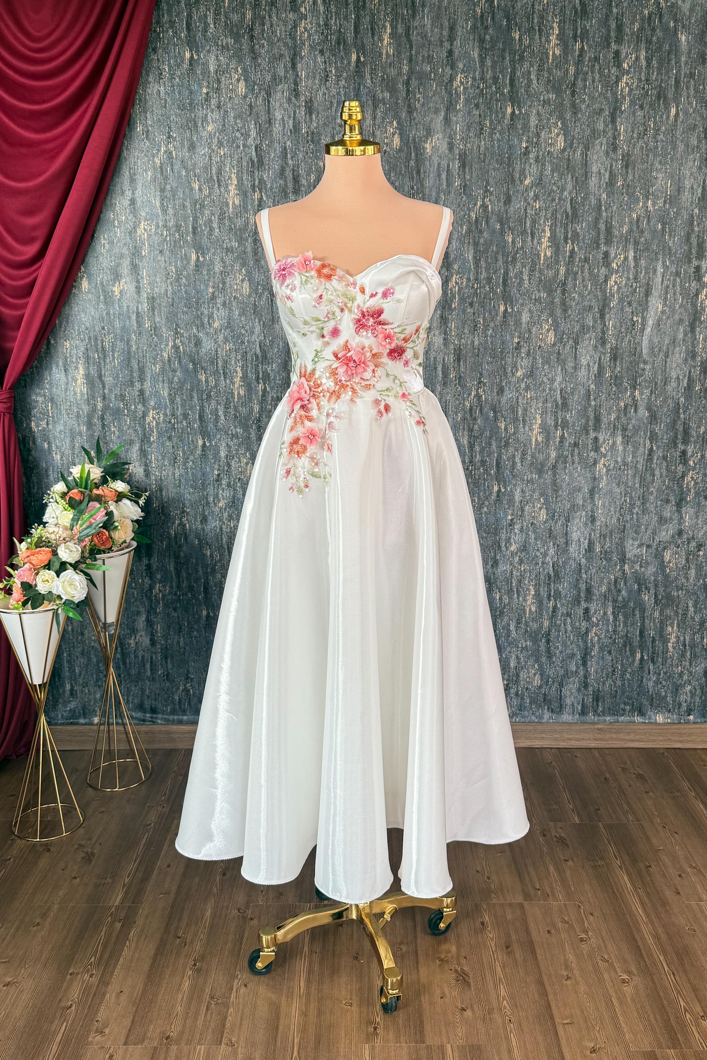Beyaz Boyutlu Dantel Kaplama Midi Boy Lizbon Saten Abiye ve Nikah Elbisesi