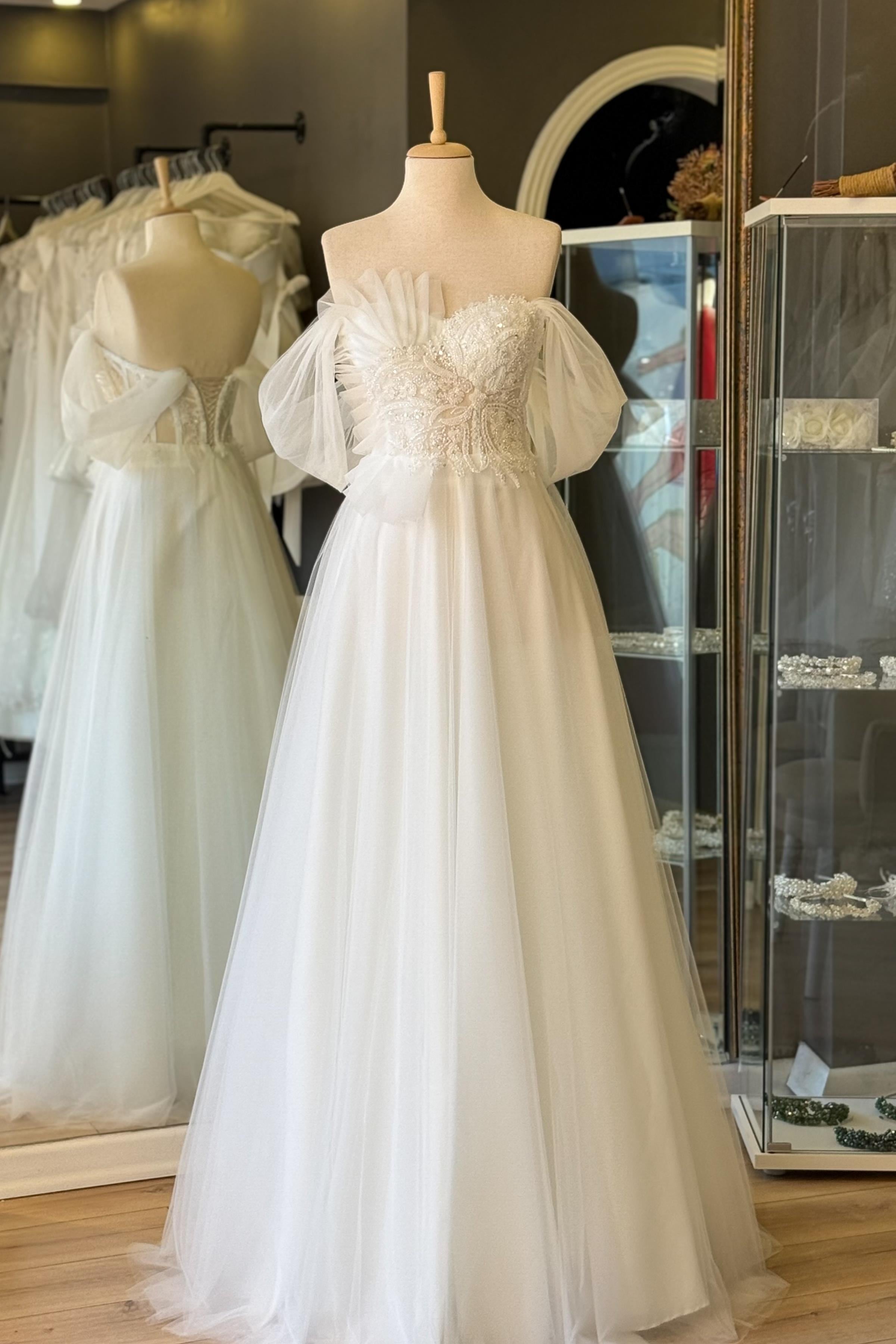 Beyaz Göğsü Drape Detaylı Abiye ve Gece Elbisesi