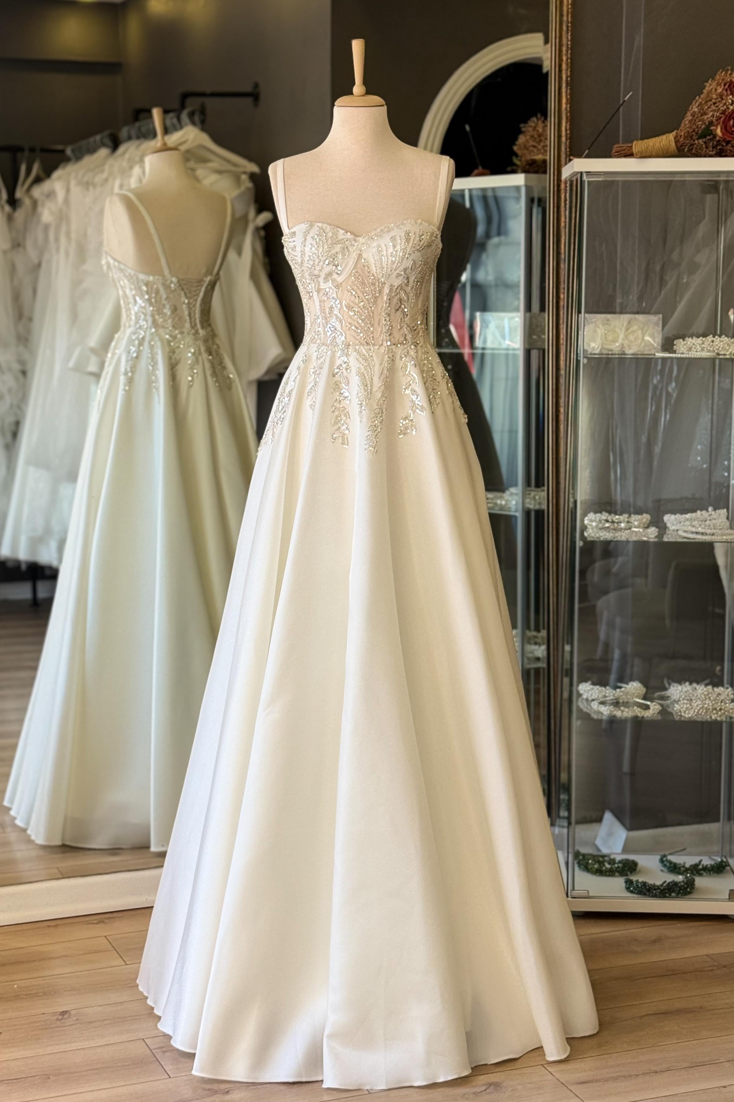 Beyaz Yaprak Desen Dantel Kaplı Maxi Boy Saten Abiye ve Gece Elbisesi