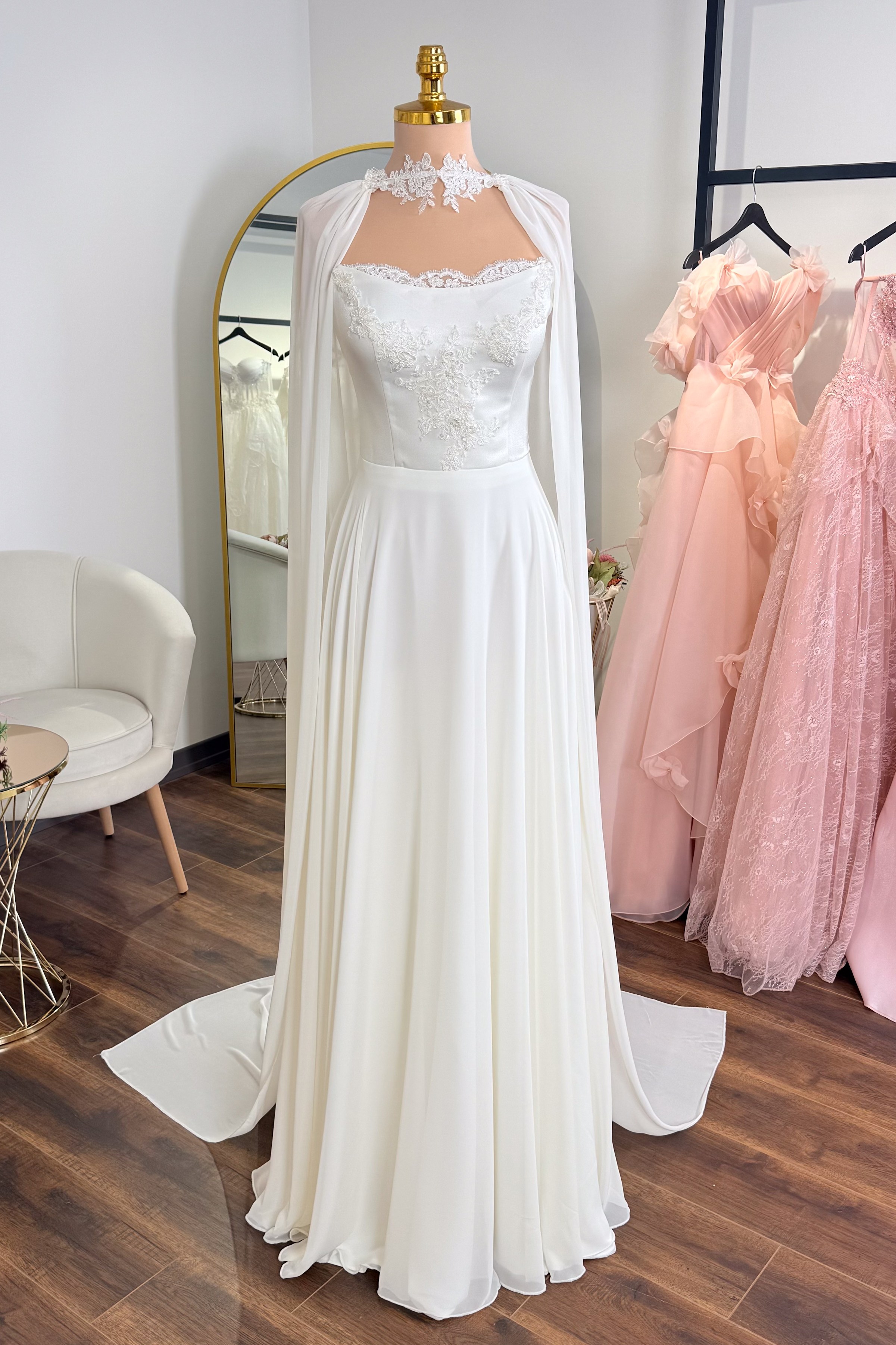 Krem Renk Kayık Yaka Pelerin Detaylı Şifon Abiye ve Nikah Elbise