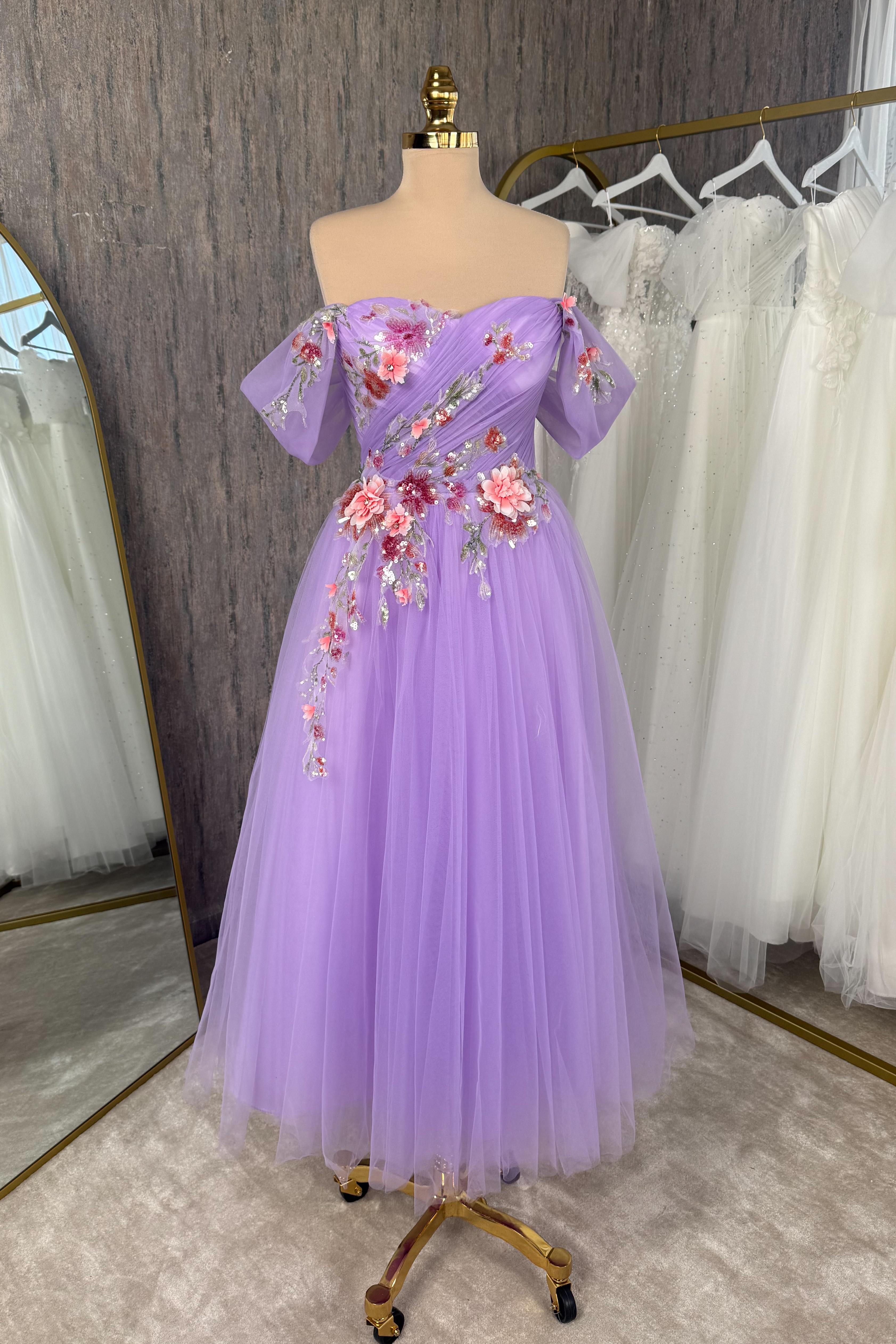 Lila Drapeli ve Renkli Üç Boyutlu Dantel Kaplama Midi Abiye ve Gece Elbisesi