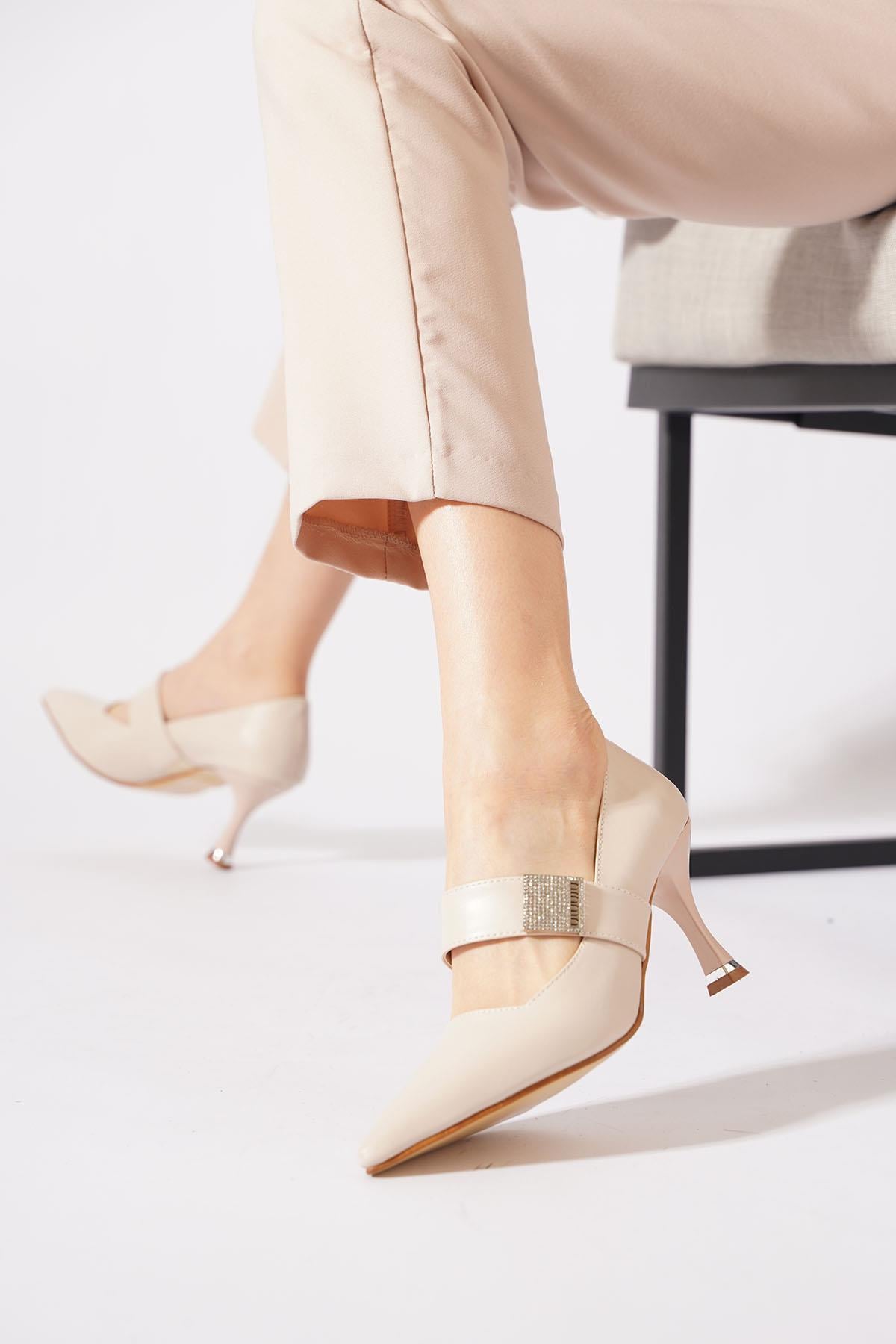 Nunas Lastik Atkı Taşlı Kadın Stiletto Bej Cilt